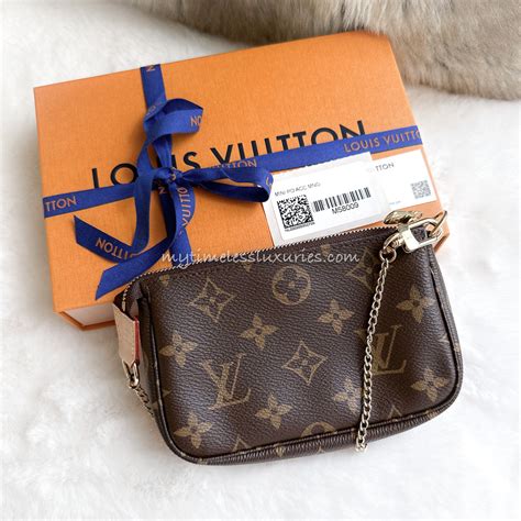 mini pochette louis vuitton femme|louis vuitton monogram mini pochette.